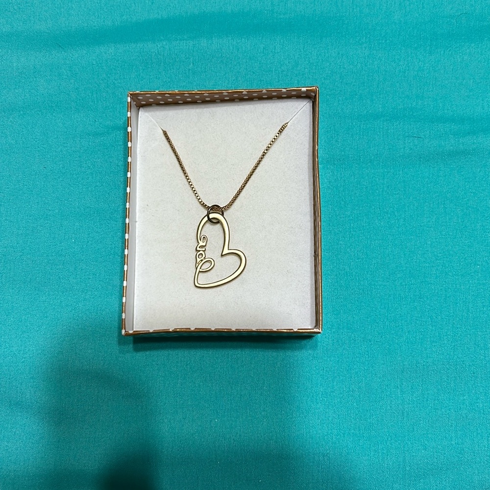 NWOT Women’s Gold Heart Love Adjustable Necklace